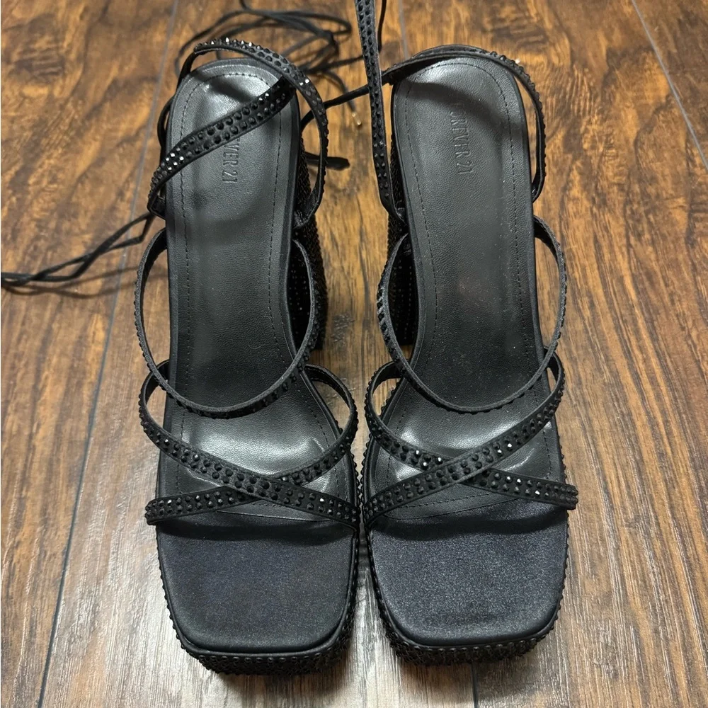 Platform heels - Picture 2 of 4